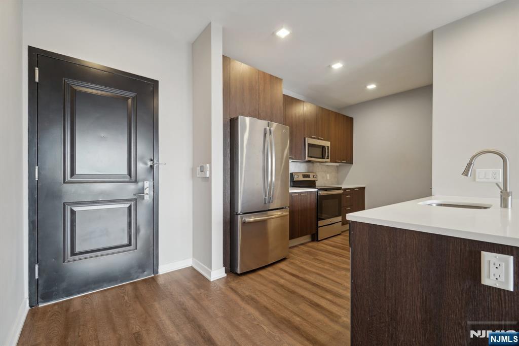 200 Grand Cove UNIT 5H, Edgewater, NJ, 07020