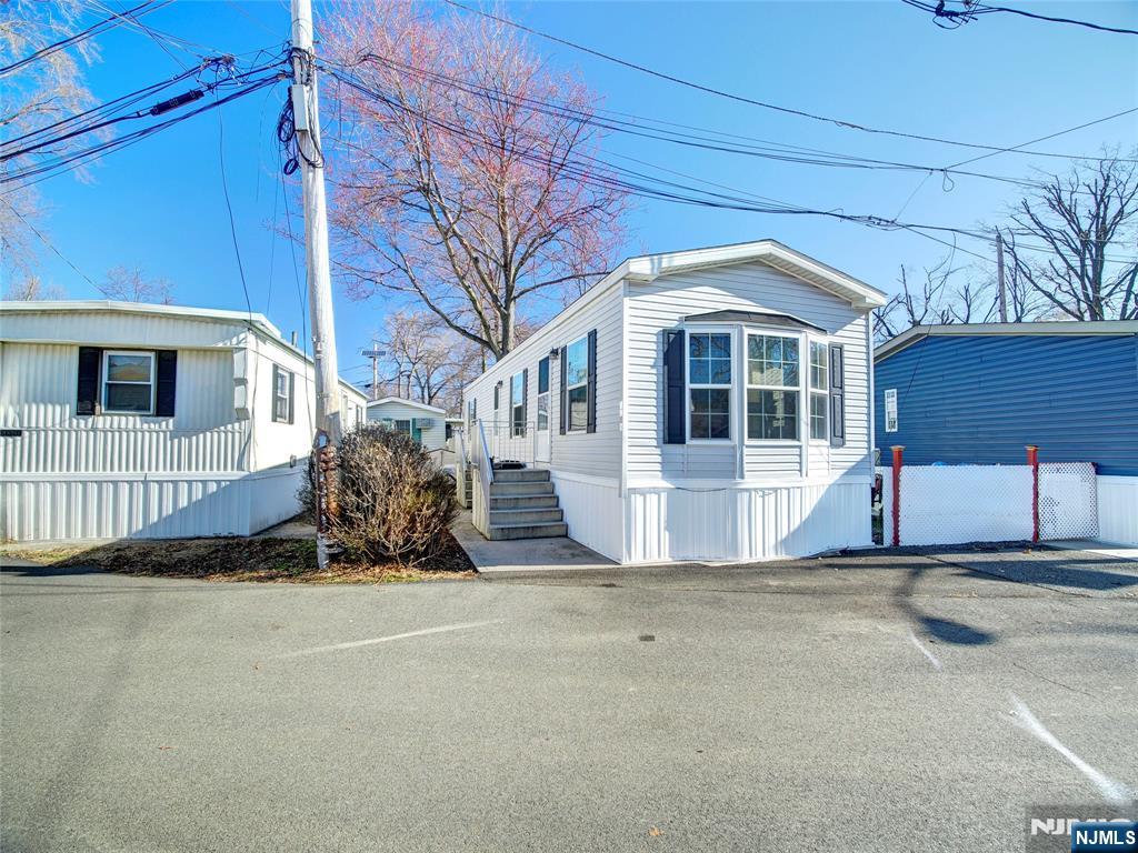 17 E 6th Street - Photo 2