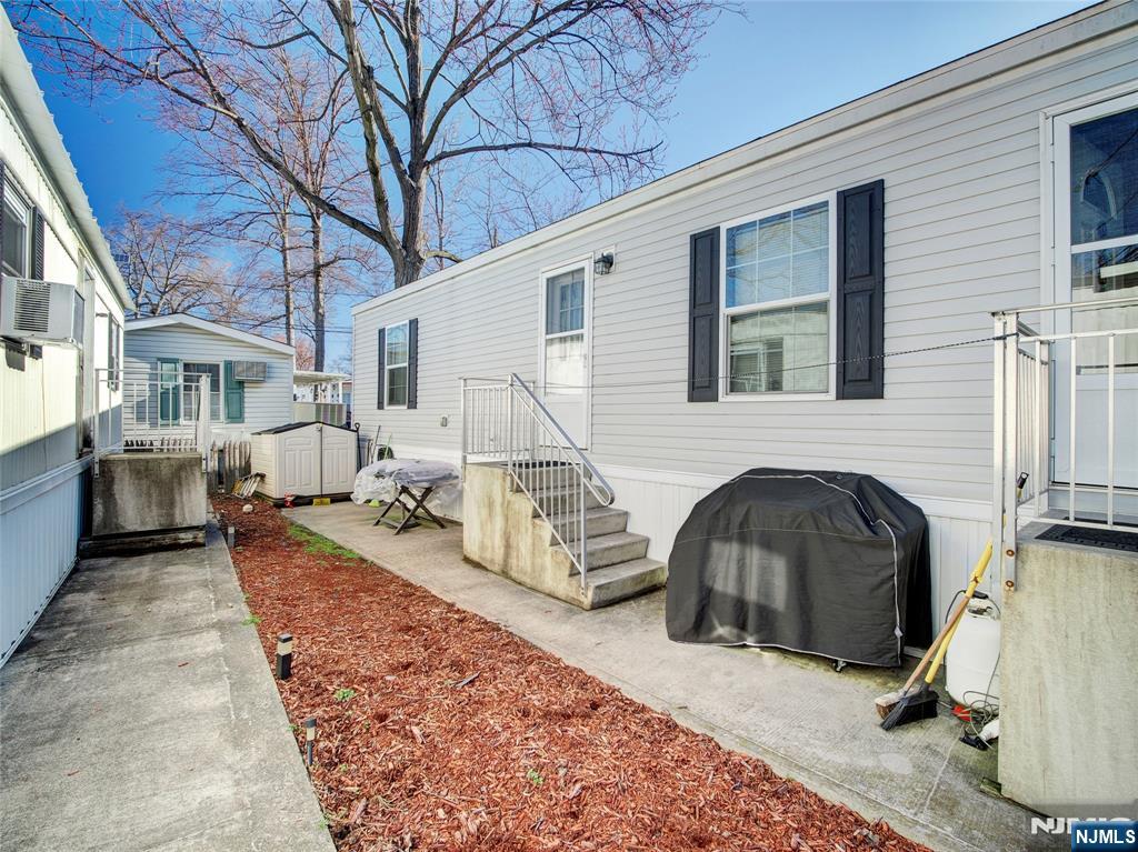 17 E 6th Street - Photo 4