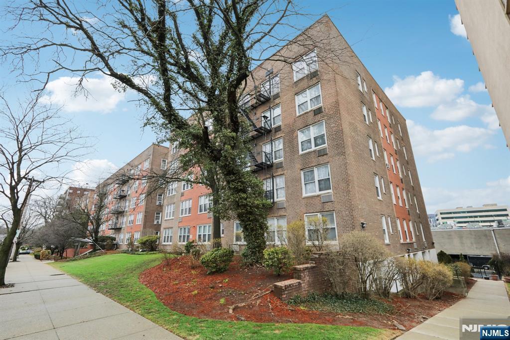 2160 Center Avenue 4N - Photo 1