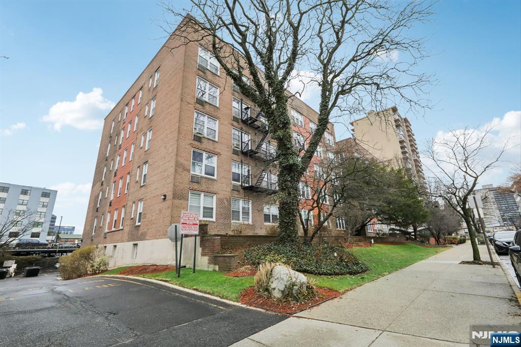 Photo 1 of Condominium at 2160 Center Ave #4N, Fort Lee, NJ 07024 | MLS# 26009960 |  | Sold on 2026-08-10