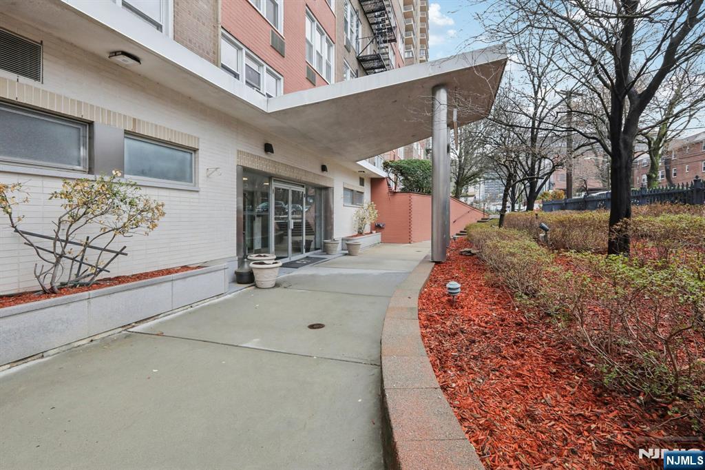 Photo 2 of Condominium at 2160 Center Ave #4N, Fort Lee, NJ 07024 | MLS# 26009960 |  | Sold on 2026-08-10