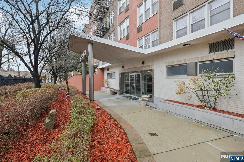 Photo 3 of Condominium at 2160 Center Ave #4N, Fort Lee, NJ 07024 | MLS# 26009960 |  | Sold on 2026-08-10