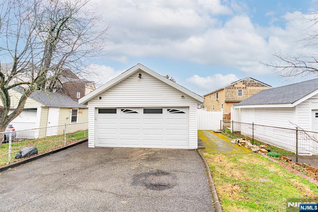 1985 Ostwood Terrace