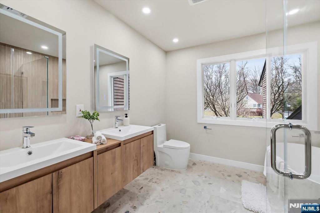 370 French Court, Teaneck, NJ 07666 Listing Photo  22