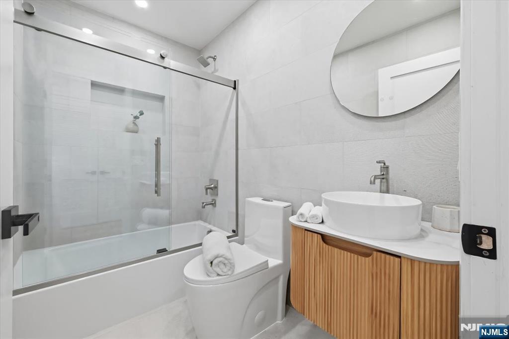370 French Court, Teaneck, NJ 07666 Listing Photo  26
