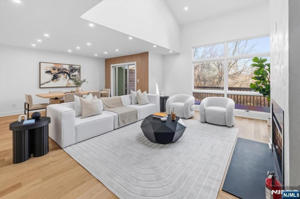 370 French Court, Teaneck, NJ 07666 Listing Photo  4
