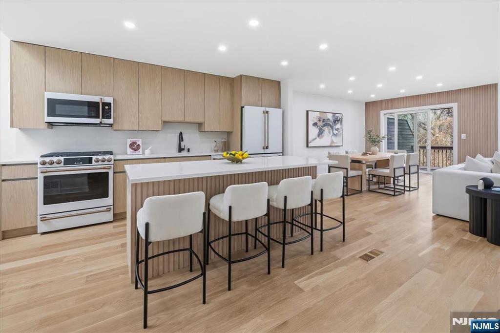 370 French Court, Teaneck, NJ 07666 Listing Photo  9
