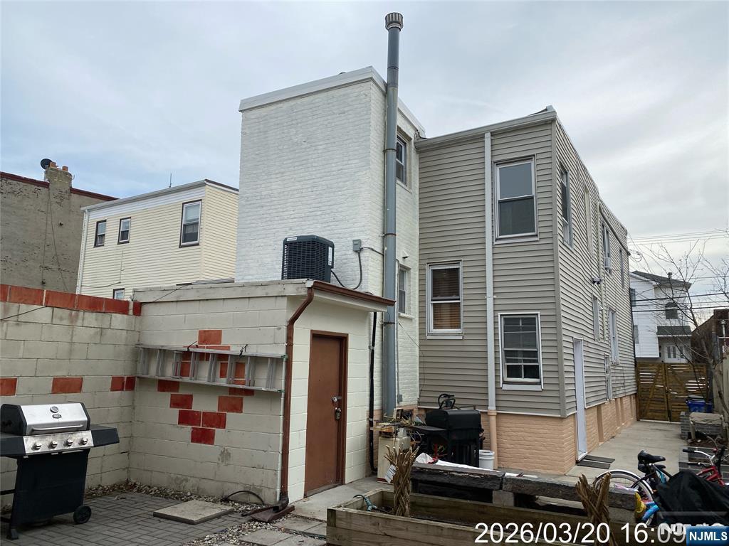 38 Delancy Street - Photo 3
