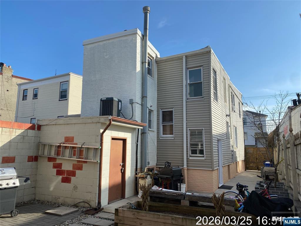 38 Delancy Street