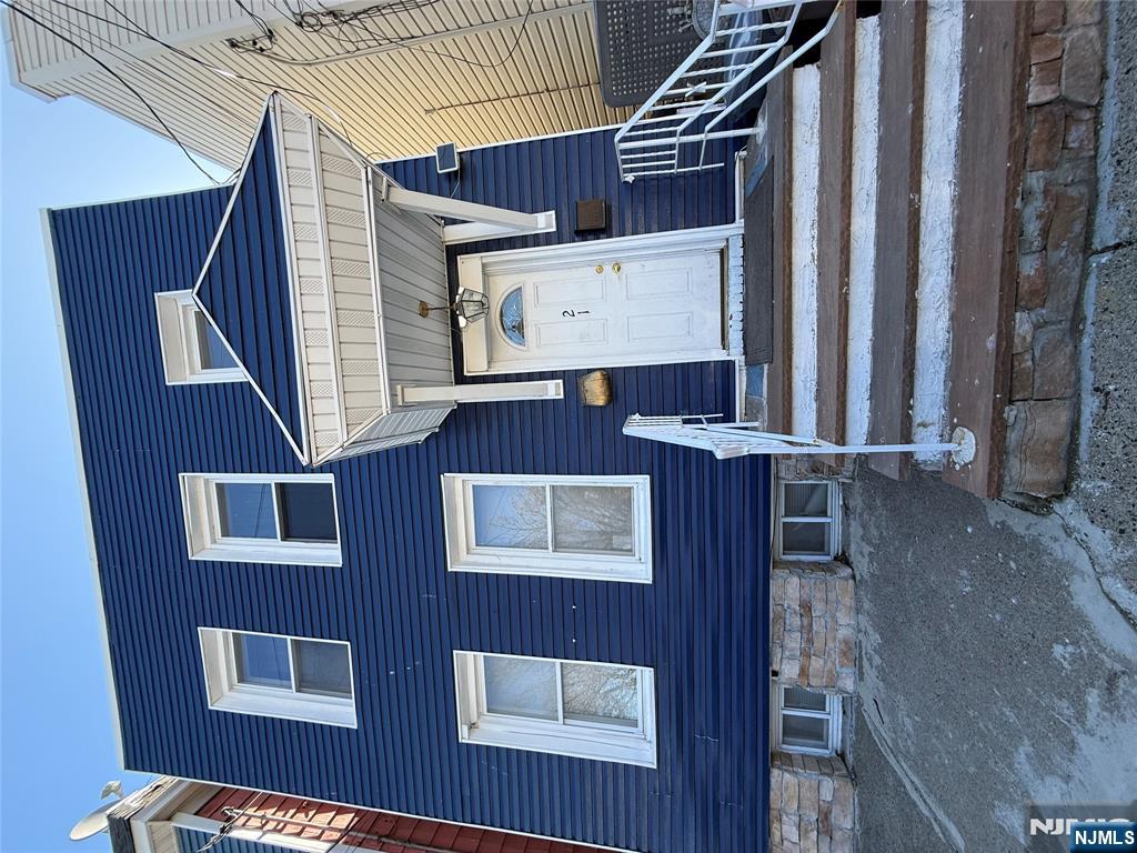 21 Summer Street - Photo 2