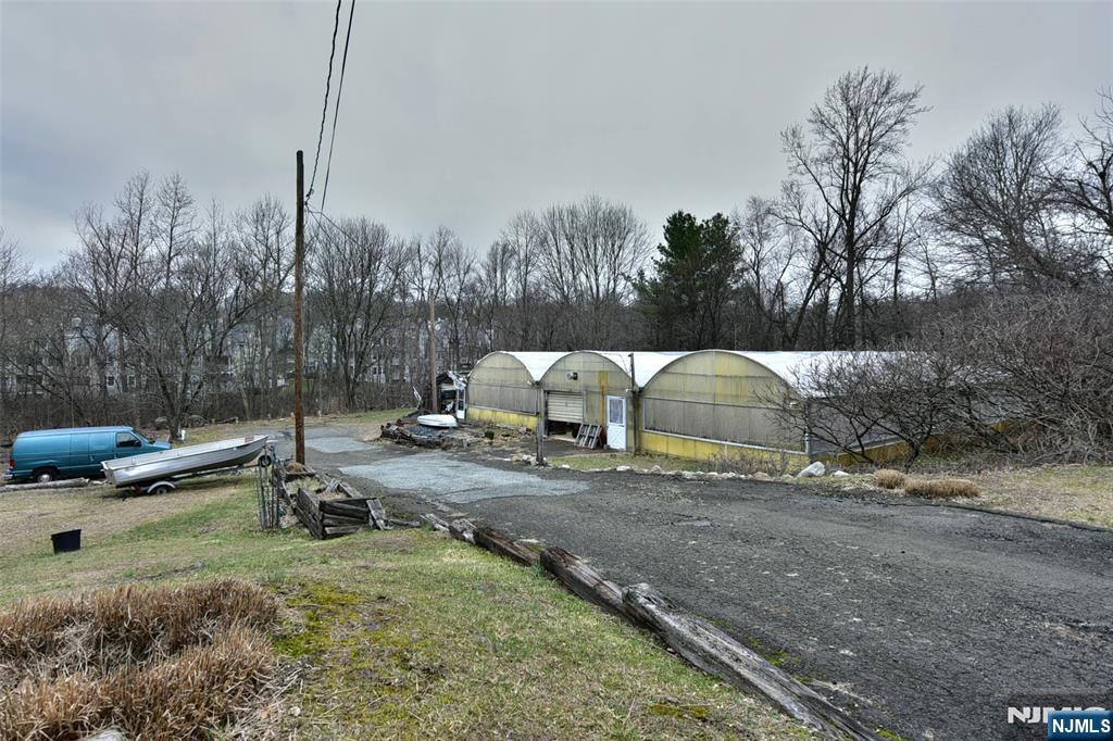 182 Airmont Avenue — photo 12