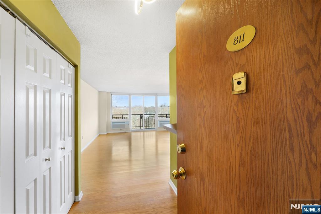 300 Main Street #811