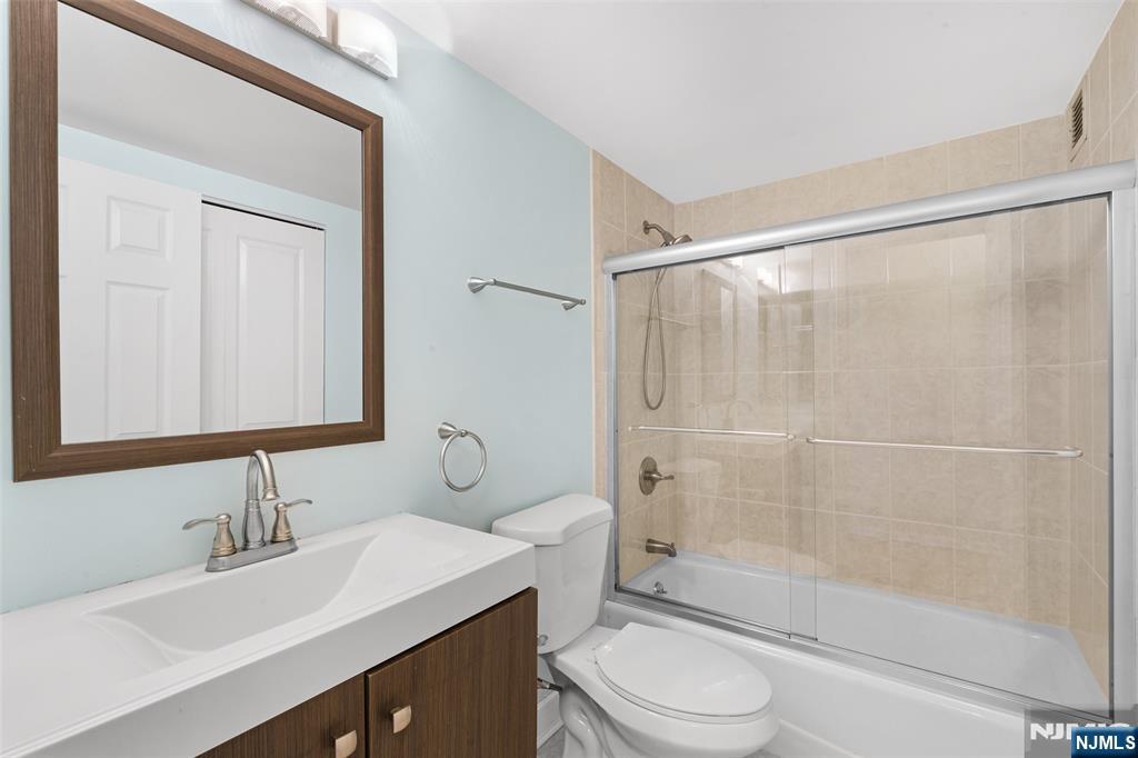 300 Main Street #811