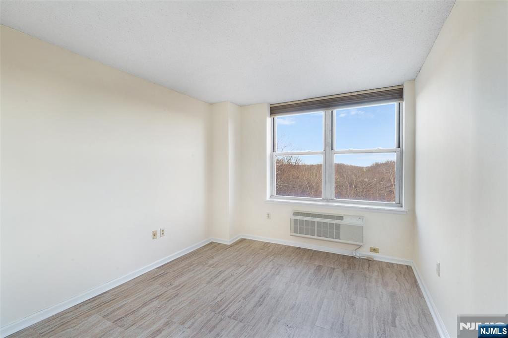 300 Main Street #811