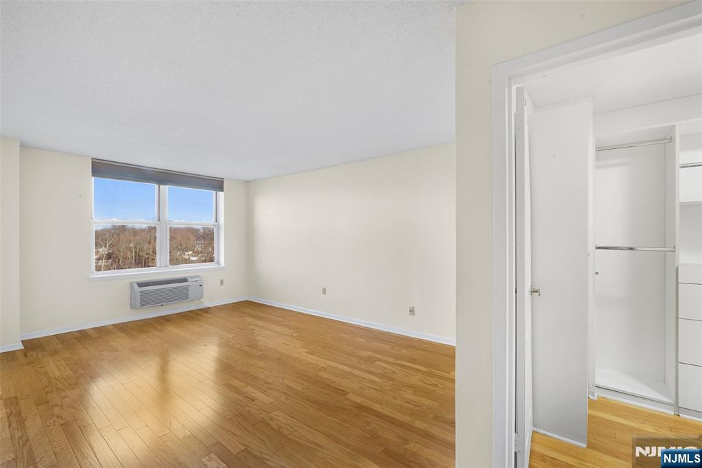 300 Main Street #811