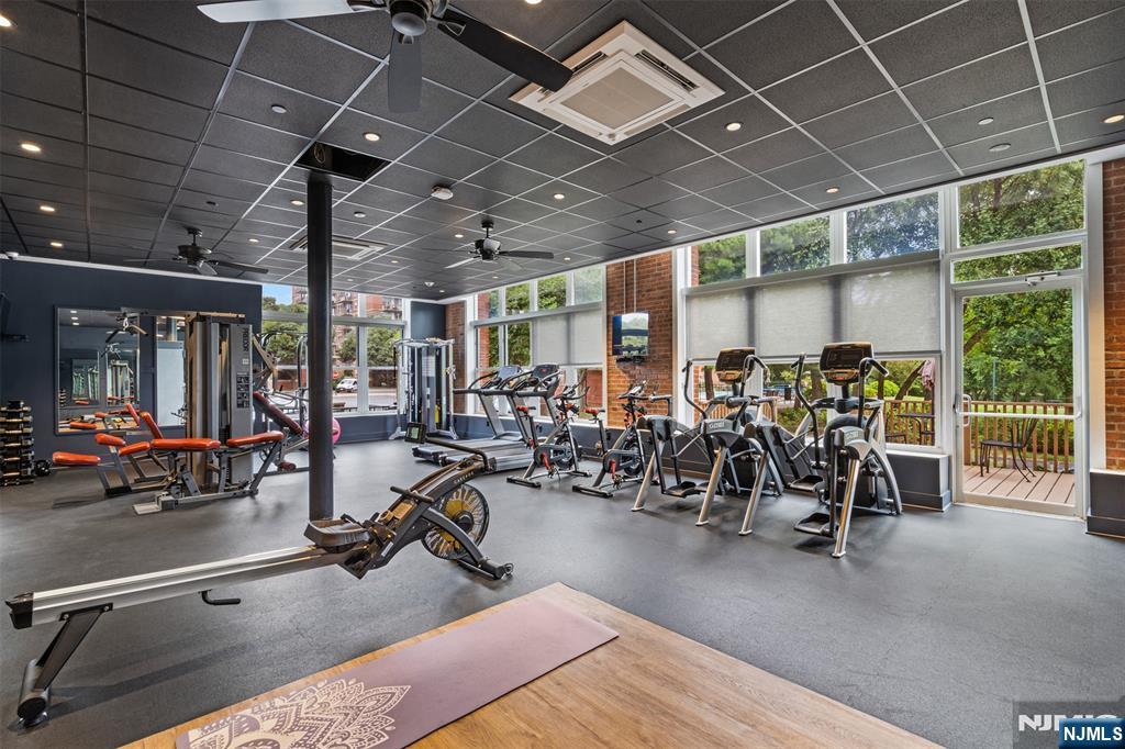 300 Main Street #811