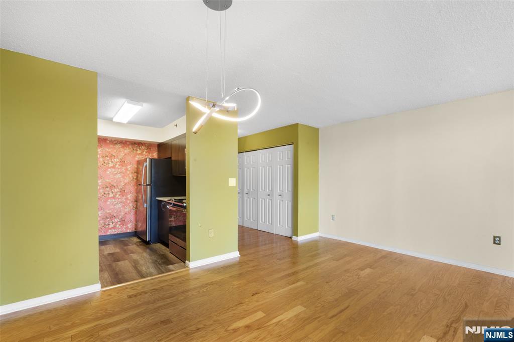 300 Main Street #811