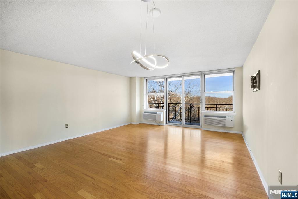 300 Main Street #811