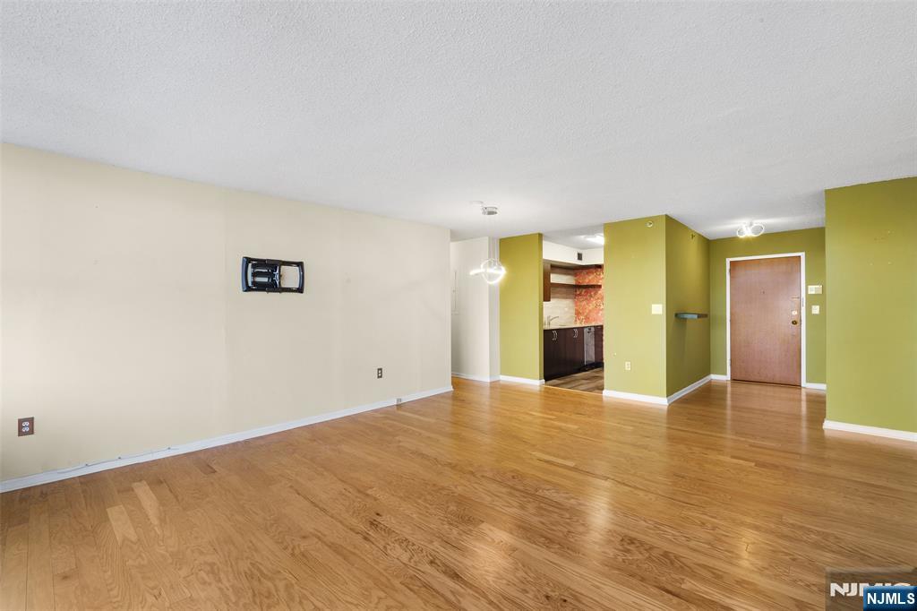 300 Main Street #811