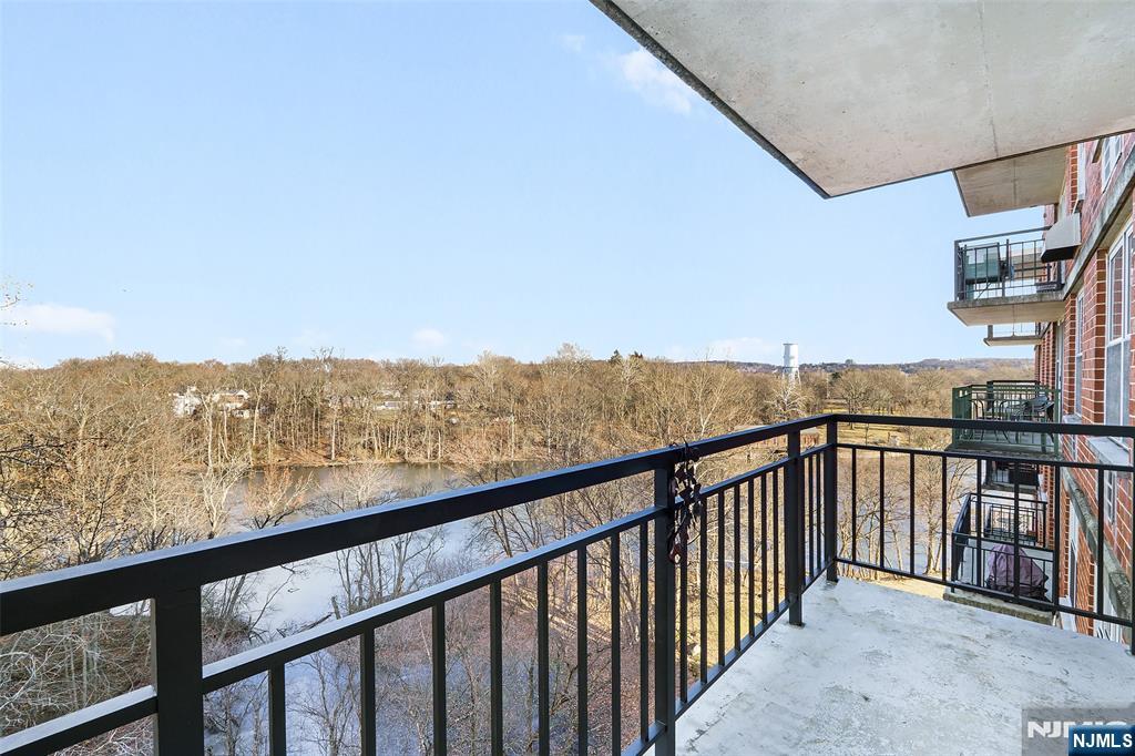 300 Main Street #811