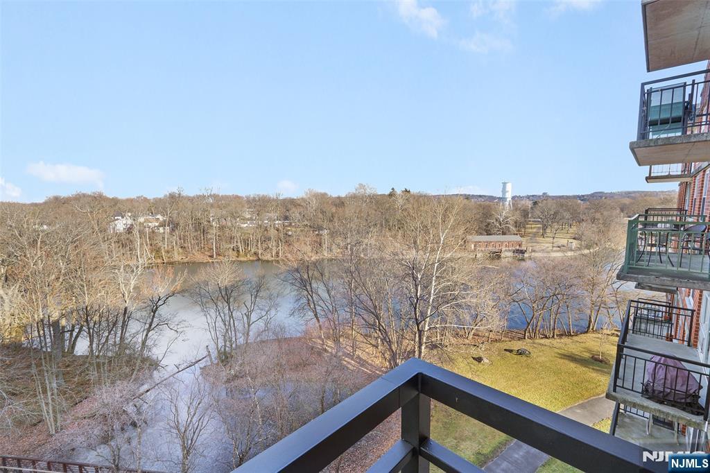 300 Main Street #811