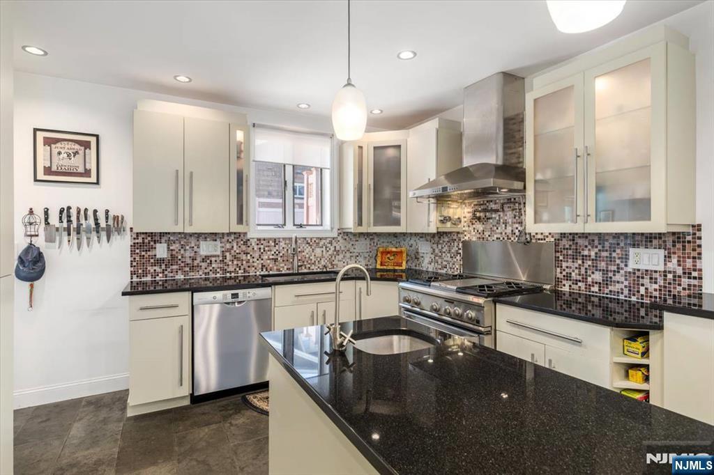 65 Lincoln Avenue — photo 12