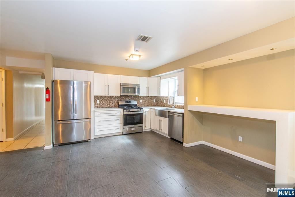 279 Orange Street 1 - Photo 3