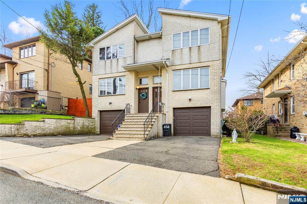 $935,000 Townhouse