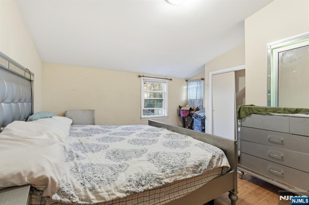 1490 Champlain Square - Photo 4