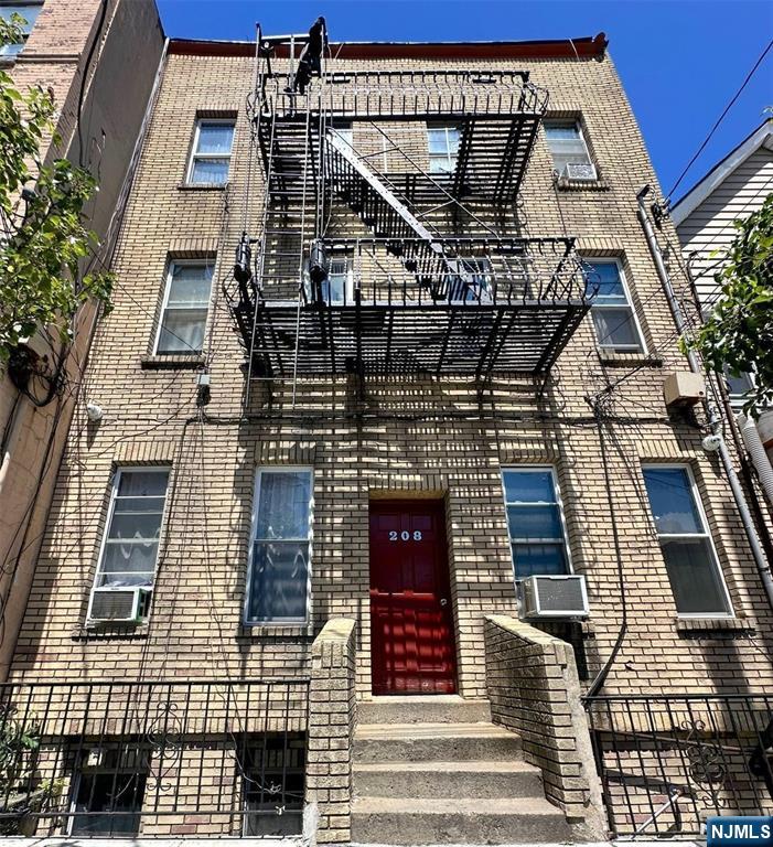 208 38th Street - Photo 1