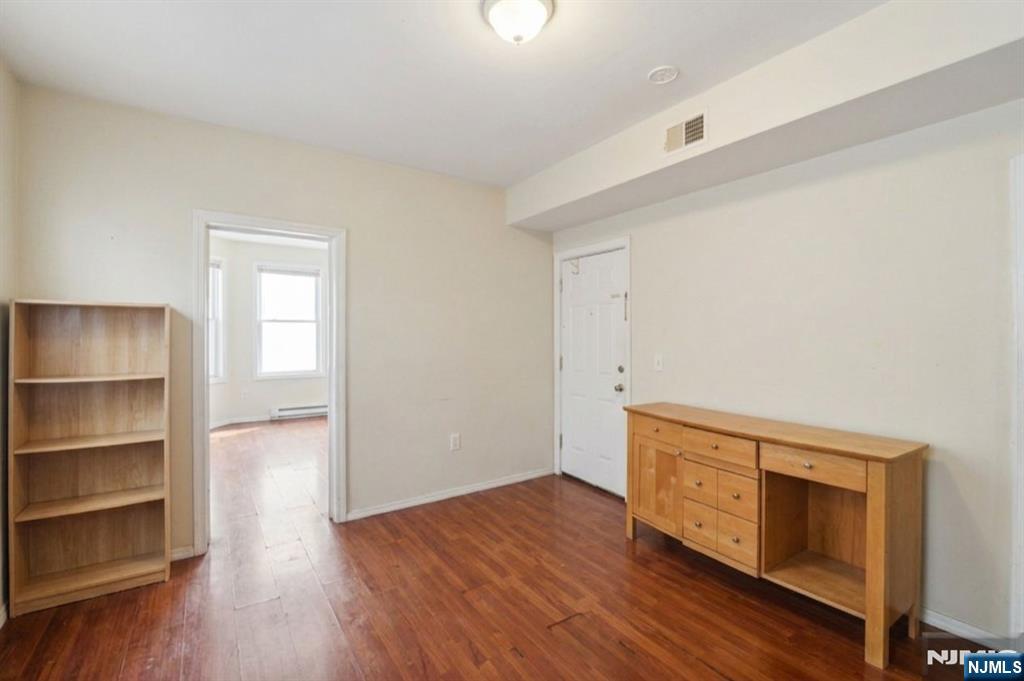 550 Norwood Street - Photo 5
