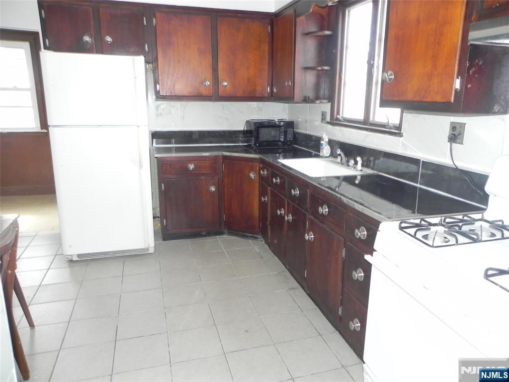 33 Center Street 1 - Photo 4
