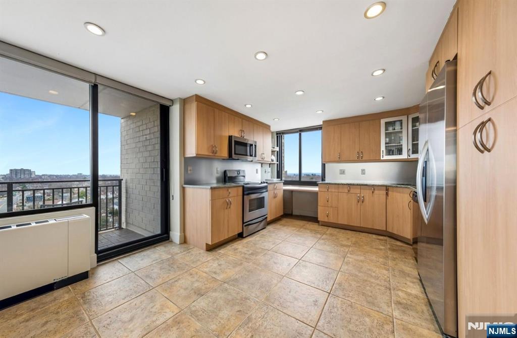 1500 Palisade UNIT 14F, Fort Lee, NJ, 07024