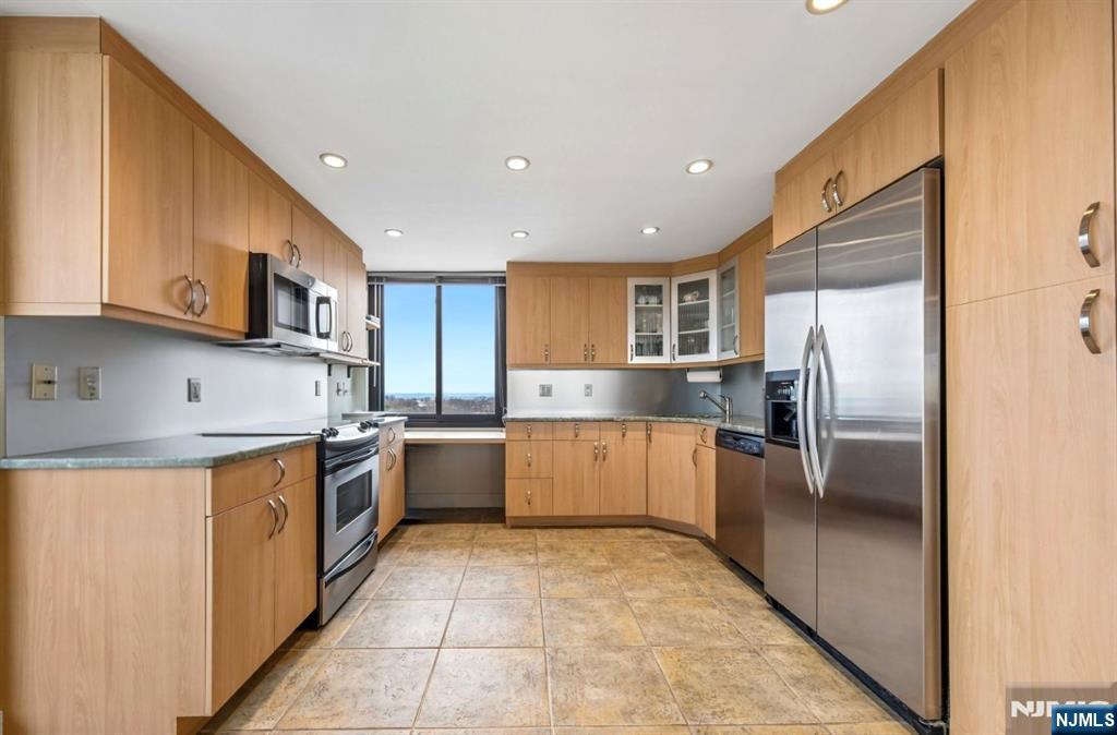 1500 Palisade UNIT 14F, Fort Lee, NJ, 07024