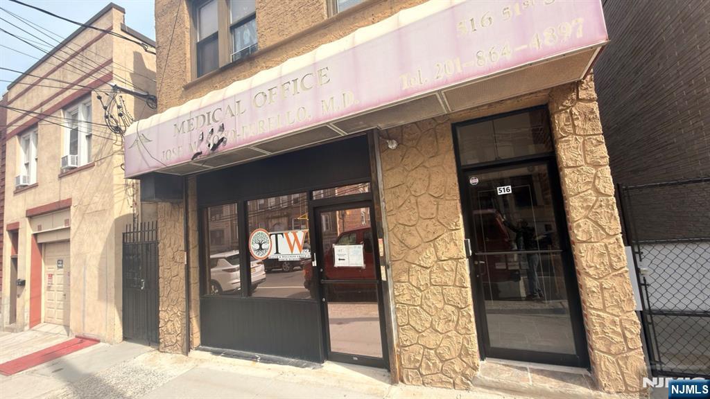 516 51st Street - Photo 2