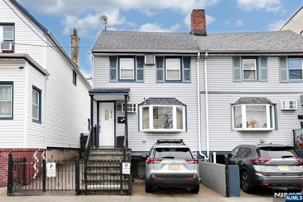 314 42nd Street - Photo 2
