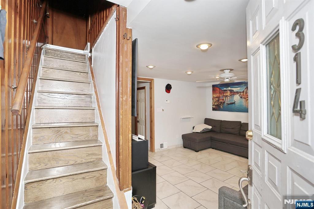 314 42nd Street - Photo 3