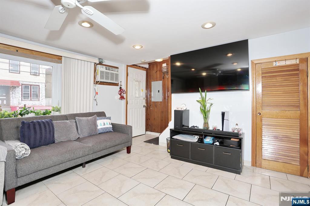 314 42nd Street - Photo 4
