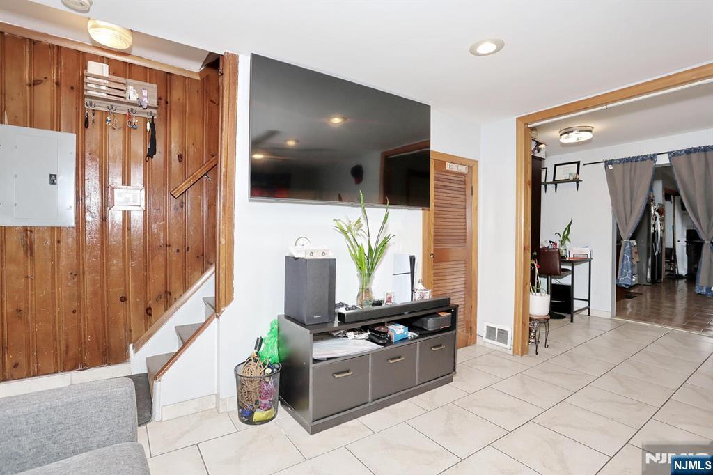 314 42nd Street - Photo 5