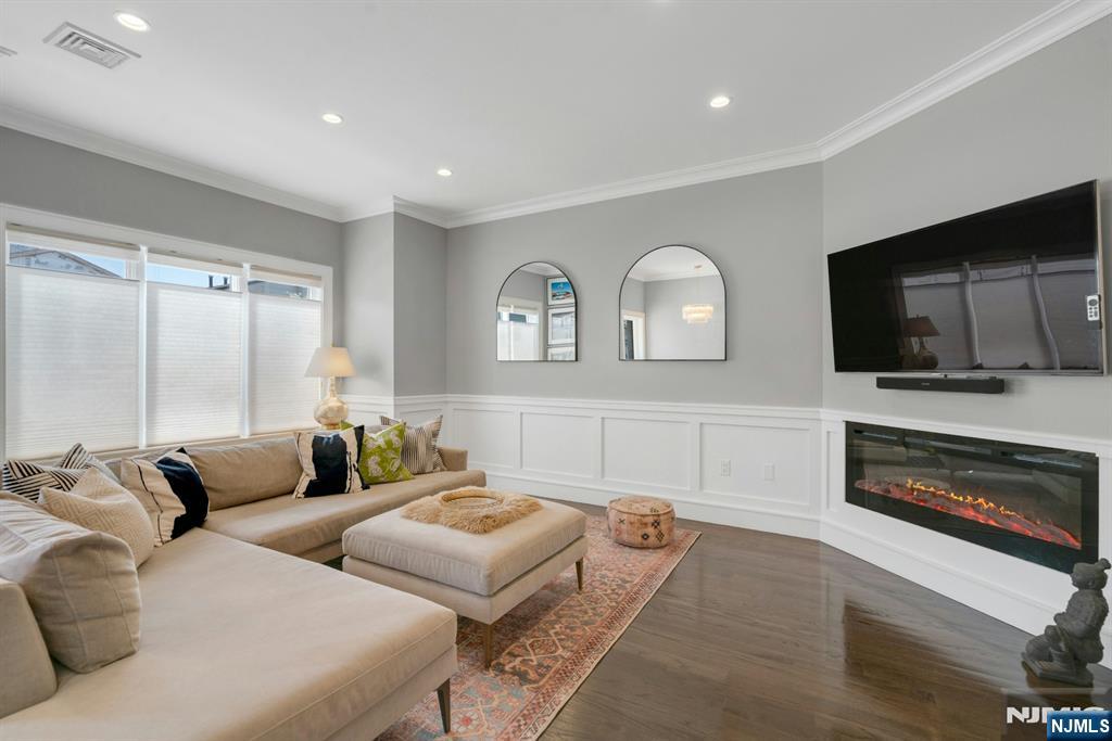 387 Lincoln Avenue #B — photo 2