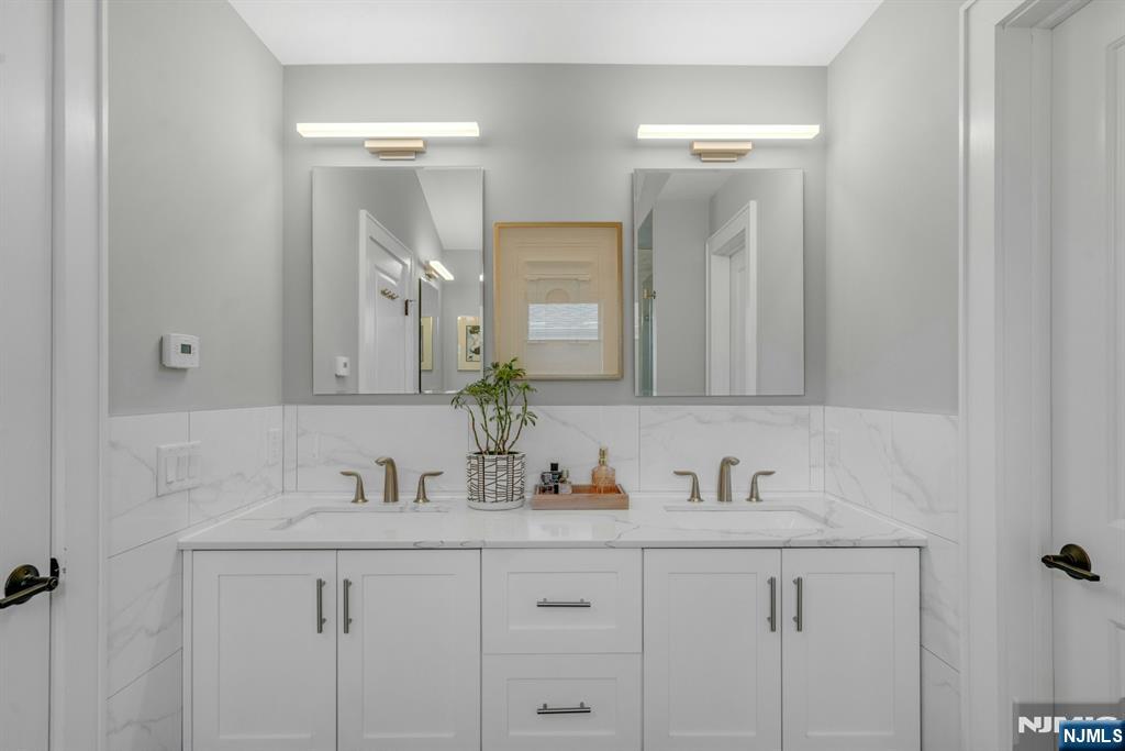 387 Lincoln Avenue #B — photo 24