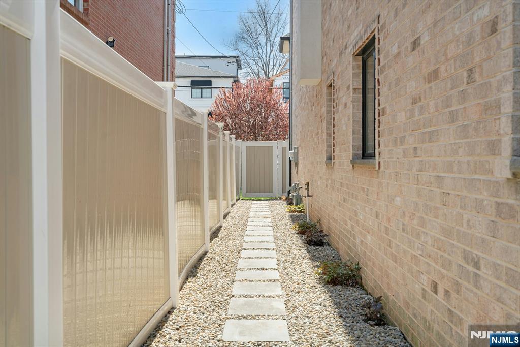 387 Lincoln Avenue #B — photo 35
