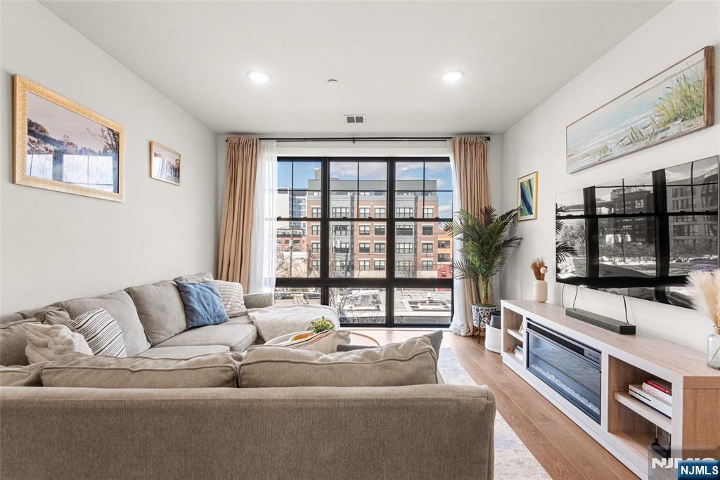 386 5th Street #302-A