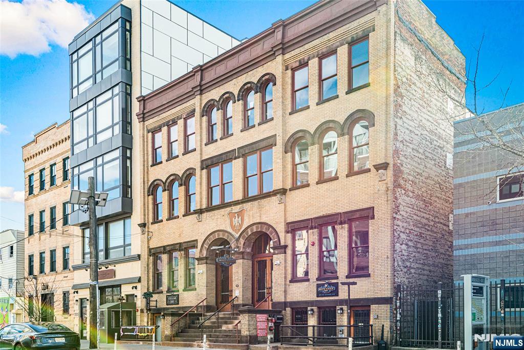 386 5th Street #302-A