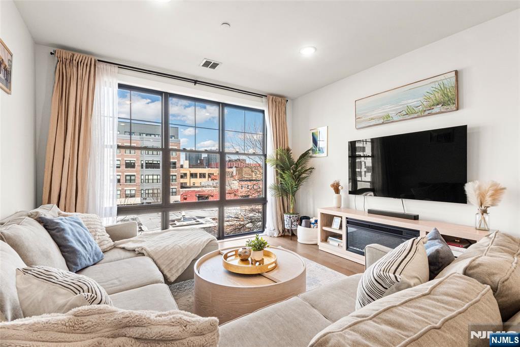 386 5th Street #302-A