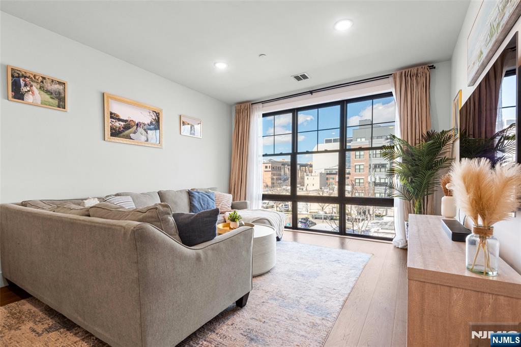 386 5th Street #302-A