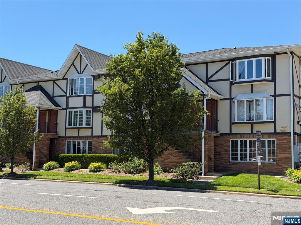 33 Henry Place B4 - Photo 1