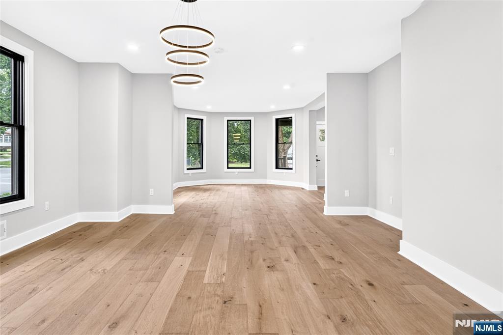 447 Queen Anne Road — photo 9