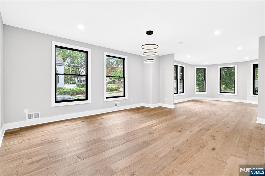 447 Queen Anne Road — photo 10